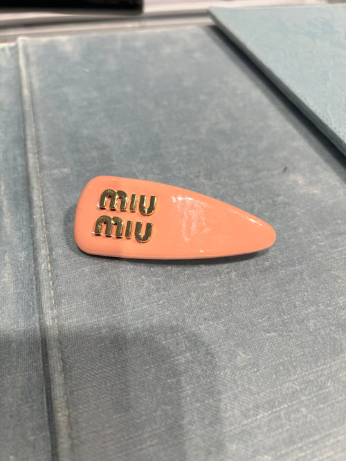 MIU MIU Patent Leather Hair Clip | 繆繆 髮夾 (Camelia)