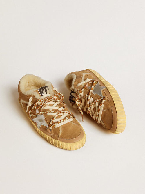 GOLDEN GOOSE Super - Star in beige suede and shearling with metallic leather star | 黃金鵝 Super - Star 米色麂皮與羊毛款,搭配金屬皮革星星(煙草色) - LondonKelly 英國名牌代購