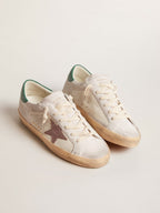 GOLDEN GOOSE Super - Star LTD in suede with pink leather star and green heel tab | 黃金鵝 Super - Star LTD 麂皮款,搭配粉色皮革星星與綠色後跟標籤(白色) - LondonKelly 英國名牌代購