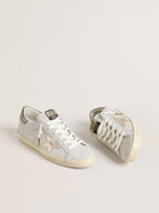 GOLDEN GOOSE Super - Star with crackle leather star and metallic foiled leather heel tab | 黃金鵝 Super - Star 搭配龜裂皮革星星與金屬箔皮革後跟標籤(白色) - LondonKelly 英國名牌代購