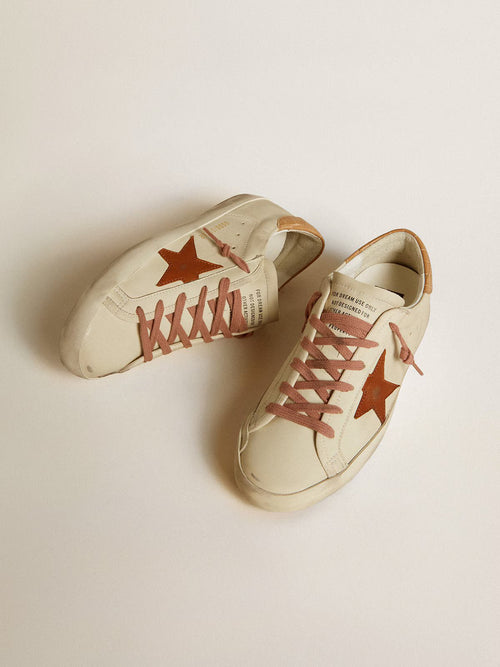 GOLDEN GOOSE Women’s Super - Star with leather star and crocodile - print leather heel tab | 黃金鵝 女款 Super - Star 搭配皮革星星與鱷魚紋皮革後跟標籤(滑石色) - LondonKelly 英國名牌代購