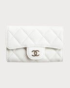 Chanel Classic 卡片夹 粒纹亮面小牛皮与金色白色 AP0214-Y33352-10601/AP0214-B10583-10601